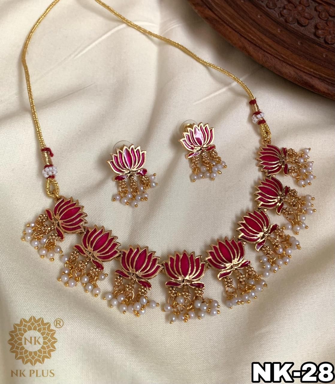 TAMARA Pink Lotus pearl choker